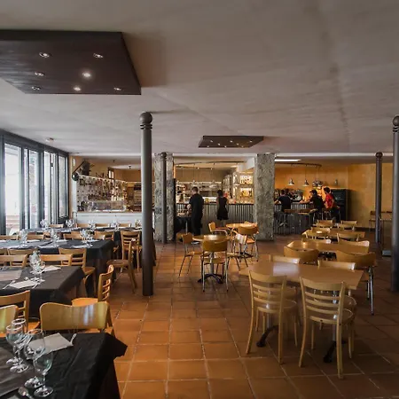 مكان تخييم La Pedania Y - 4*