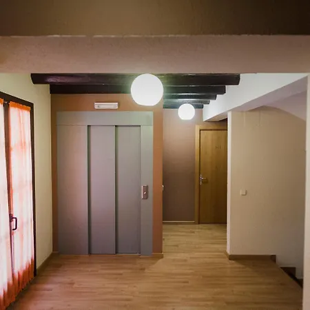 مكان تخييم La Pedania Y - 4*